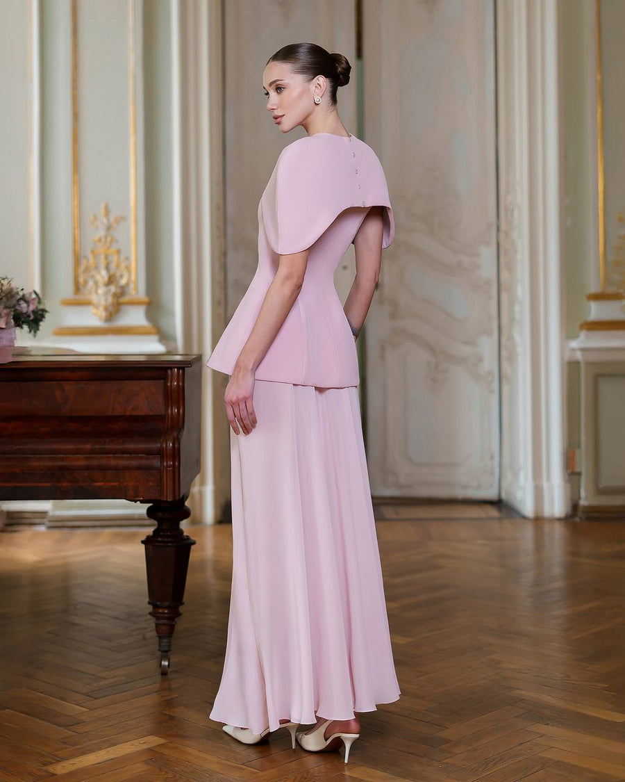 Elegante Dress with Chiffon Skirt and Cape