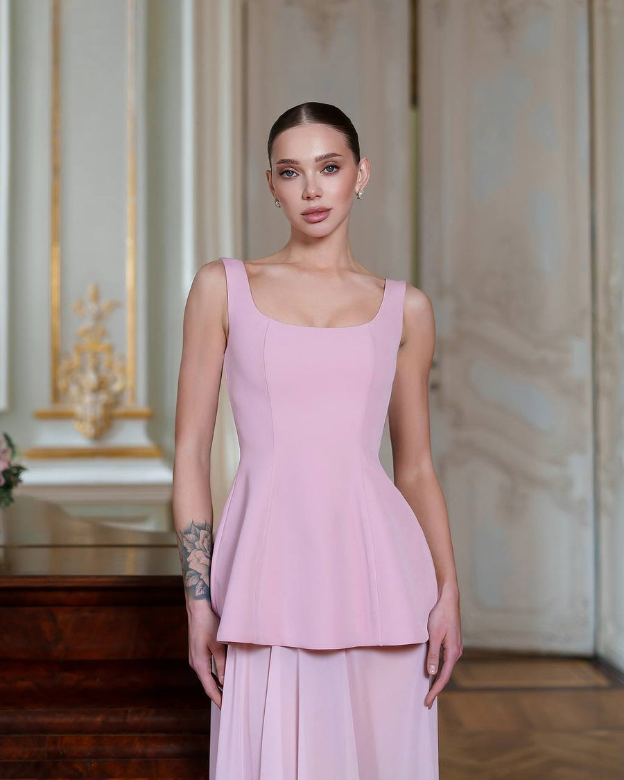 Elegante Dress with Chiffon Skirt and Cape