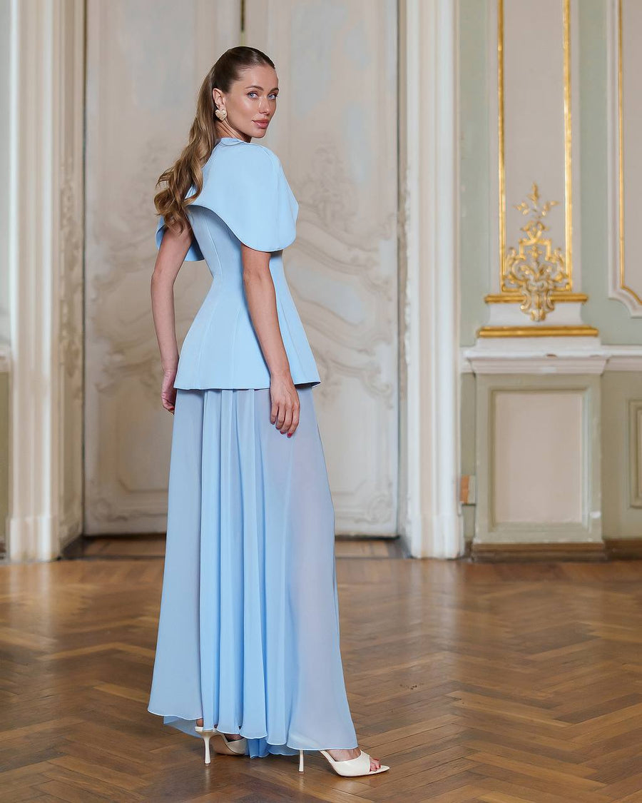 Elegante Dress with Chiffon Skirt and Cape
