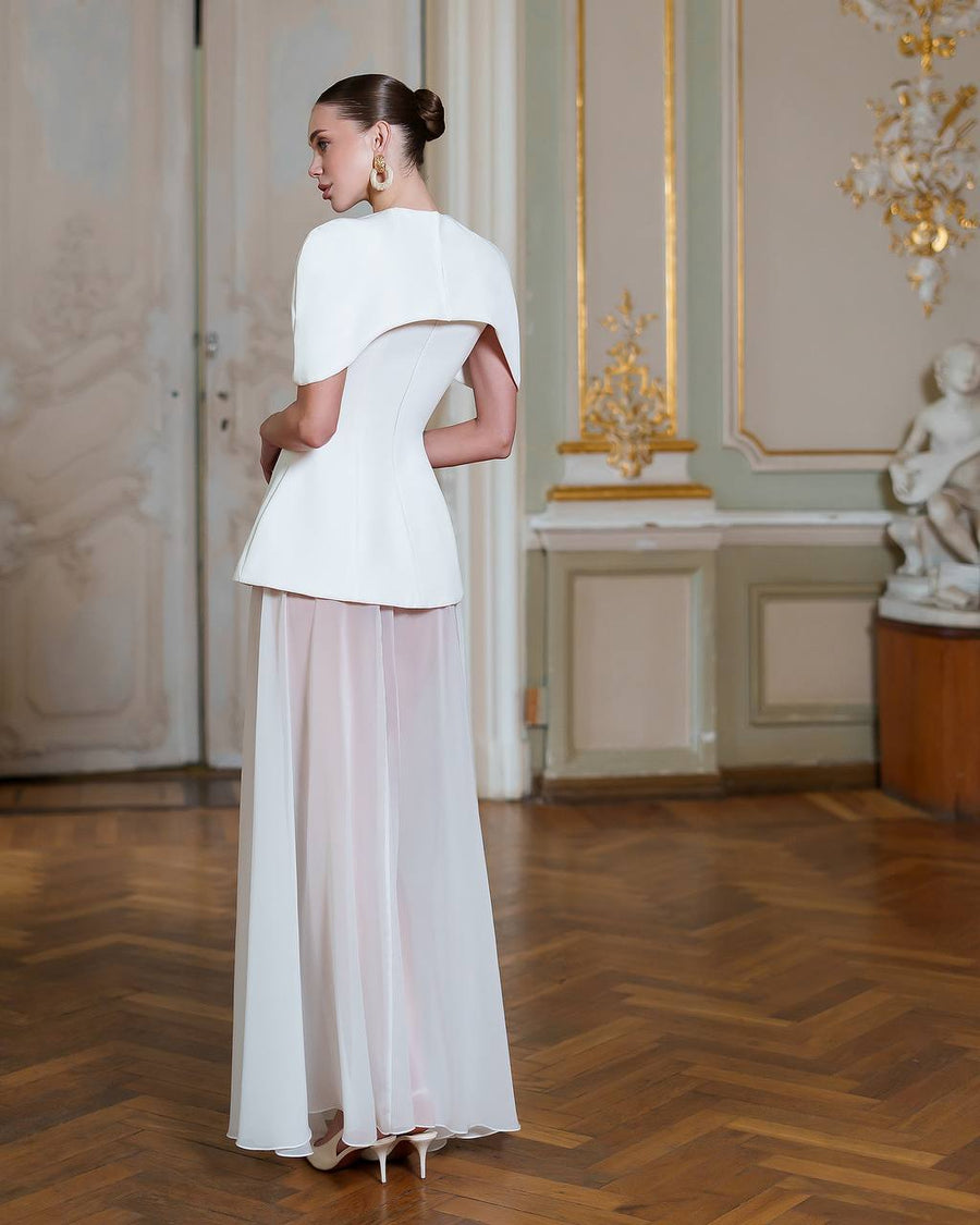 Elegante Dress with Chiffon Skirt and Cape