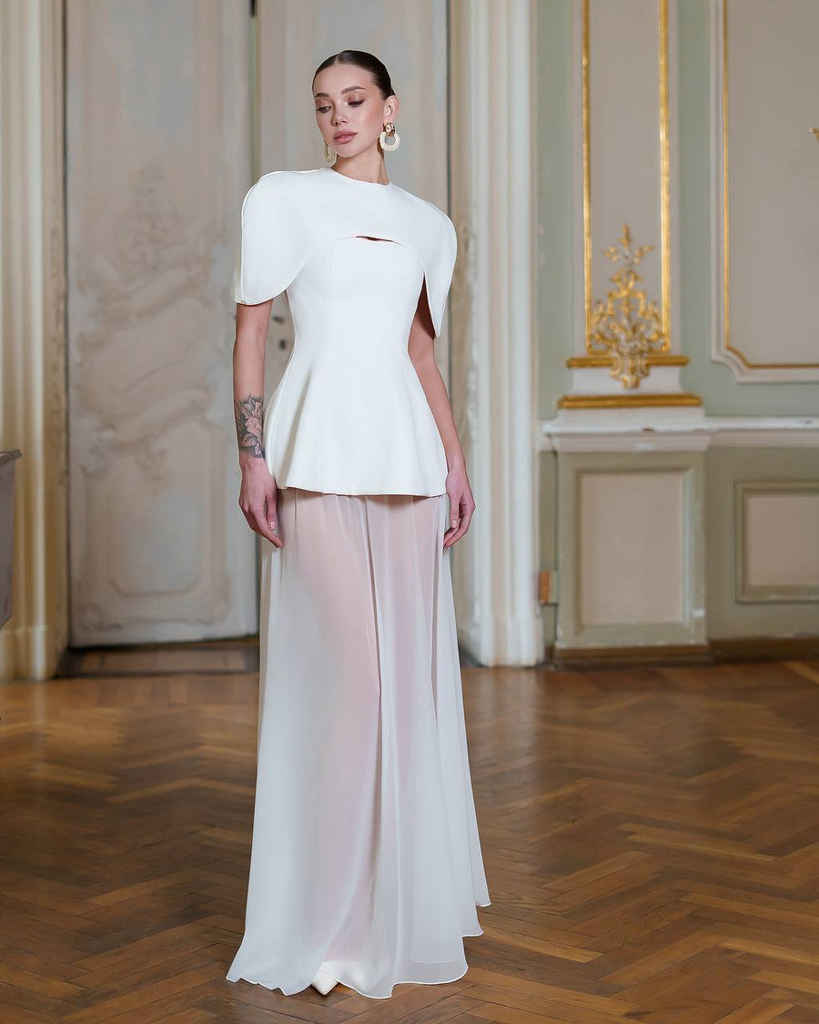 Elegante Dress with Chiffon Skirt and Cape