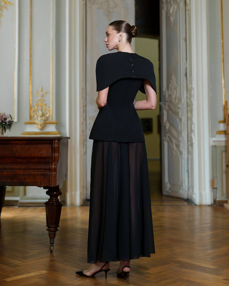 Elegante Dress with Chiffon Skirt and Cape