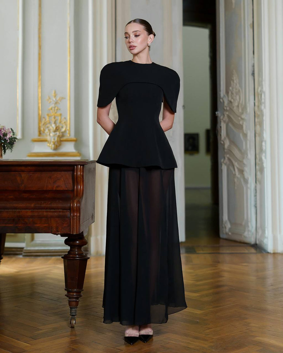 Elegante Dress with Chiffon Skirt and Cape