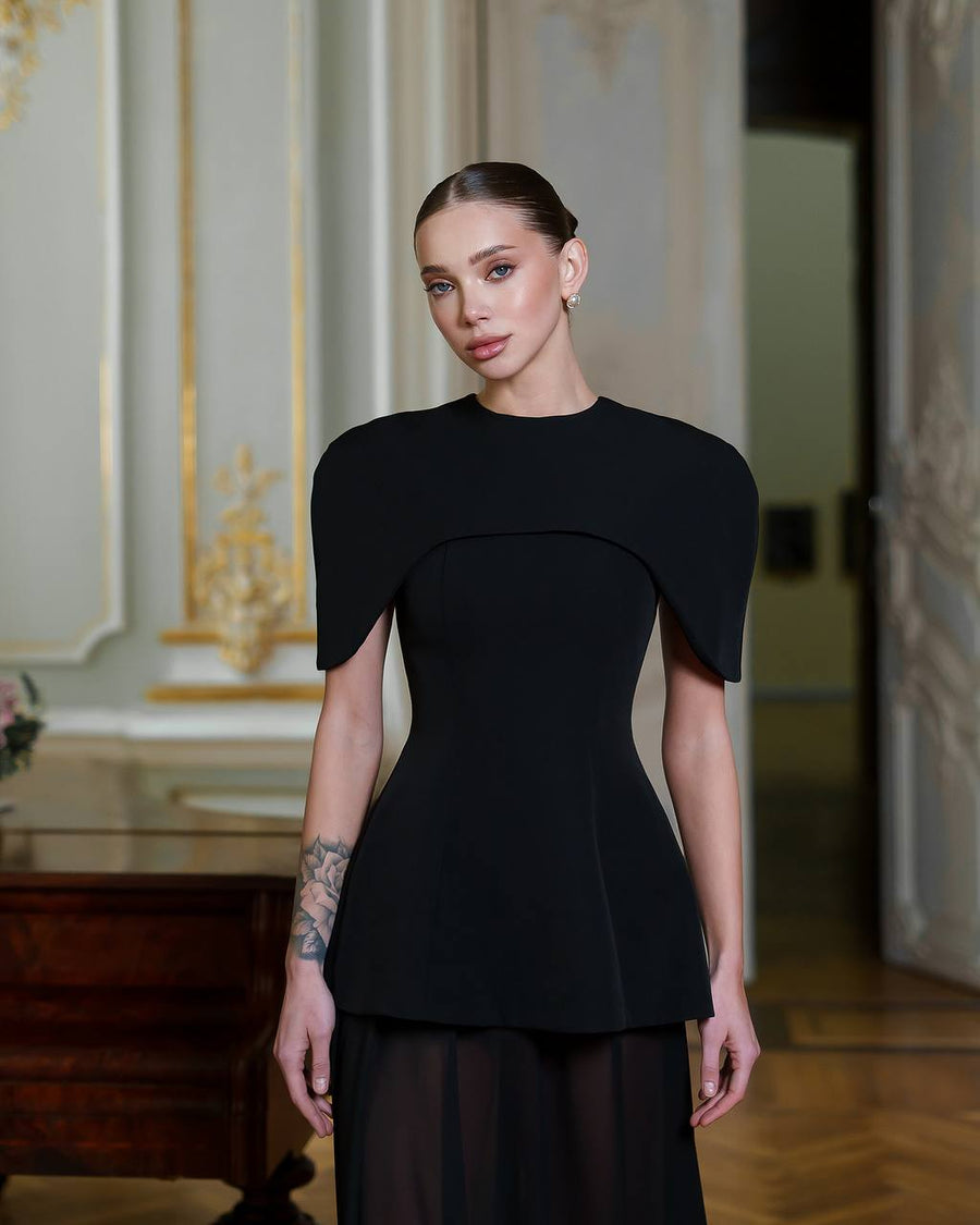 Elegante Dress with Chiffon Skirt and Cape