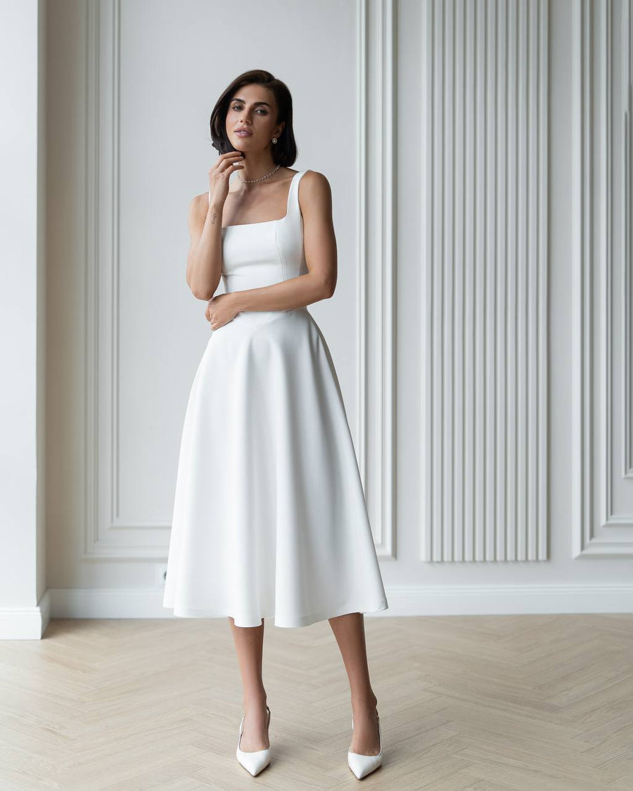 Sleeveless Elegante Midi Dress with Square Neck