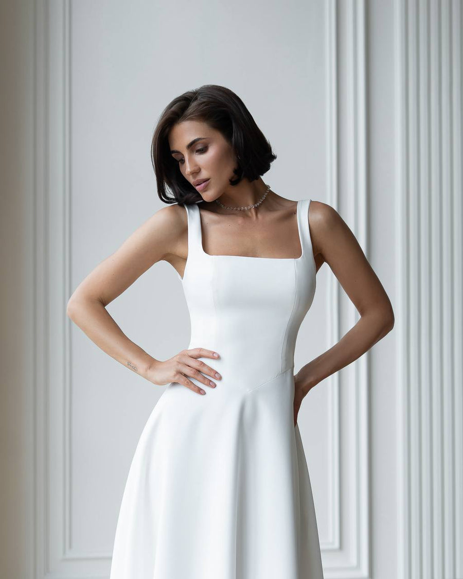 Sleeveless Elegante Midi Dress with Square Neck