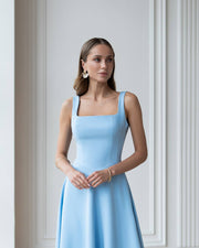 Sleeveless Elegante Midi Dress with Square Neck