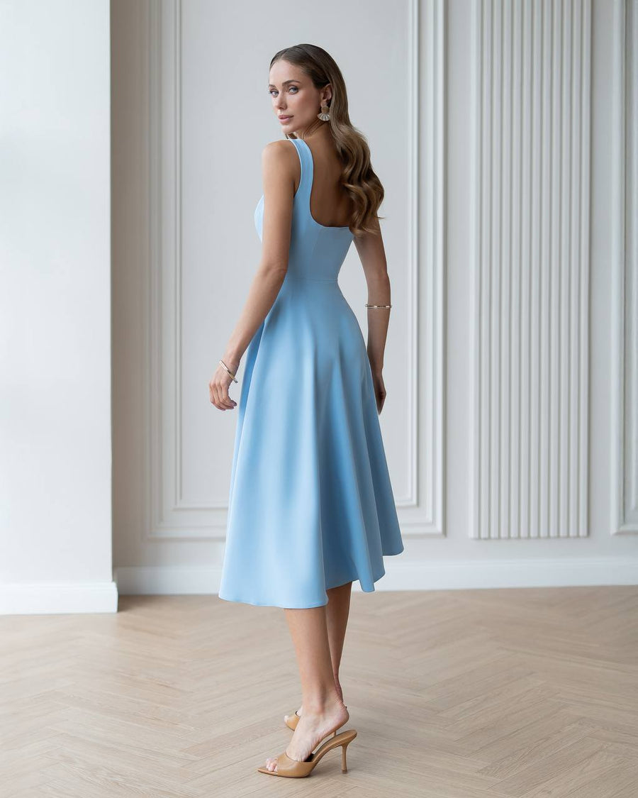 Sleeveless Elegante Midi Dress with Square Neck