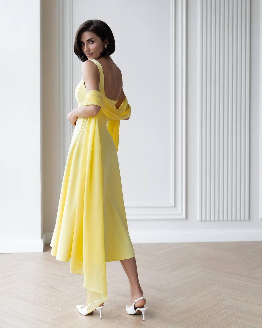 Sleeveless Elegante Midi Dress with Square Neck