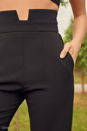 Schwarze Hose mit hoher Taille
