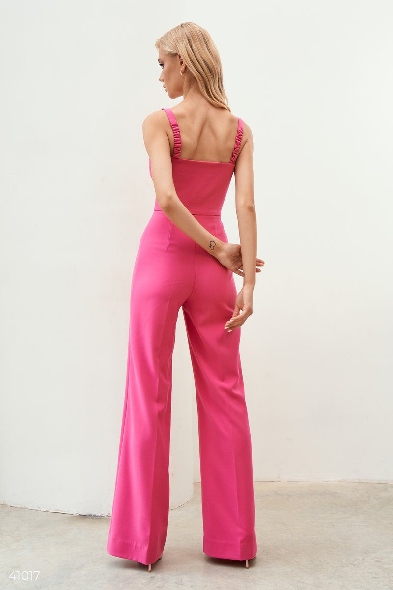 Rosa Jumpsuit mit Trägern