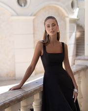 Elegante Midi Dress with Square Neck