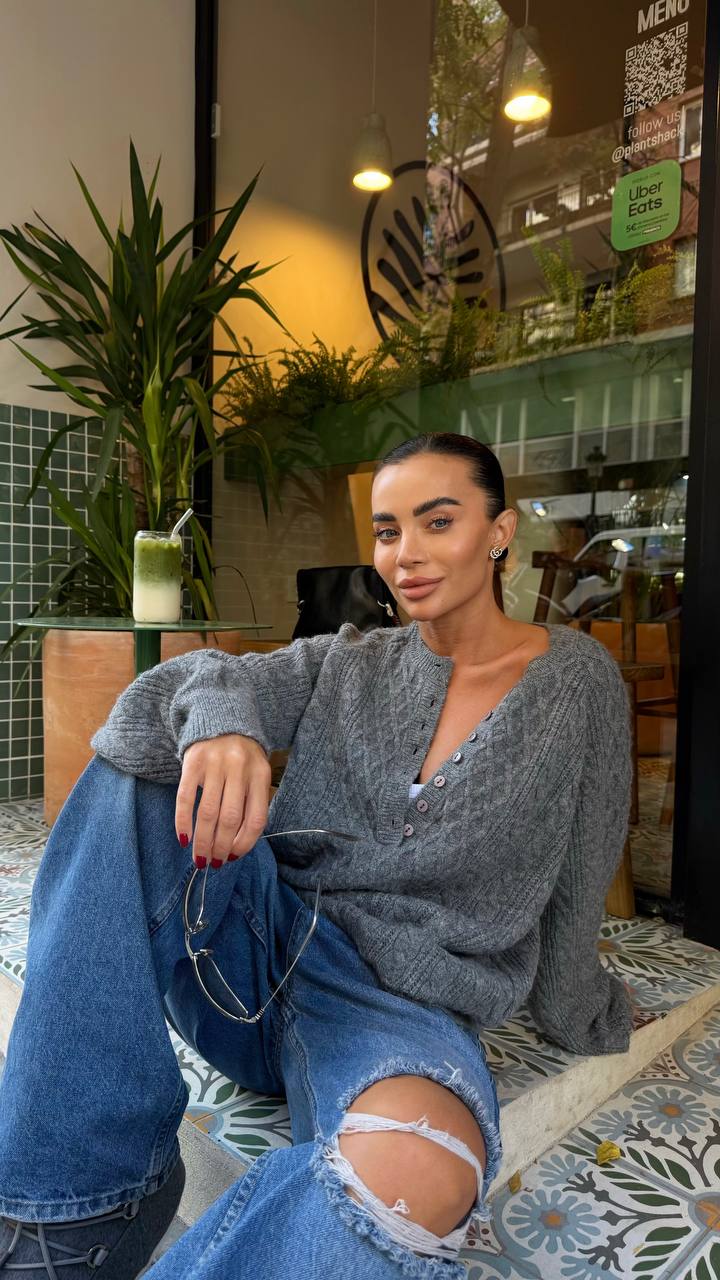 Relaxed Fit Cable-Knit Sweater