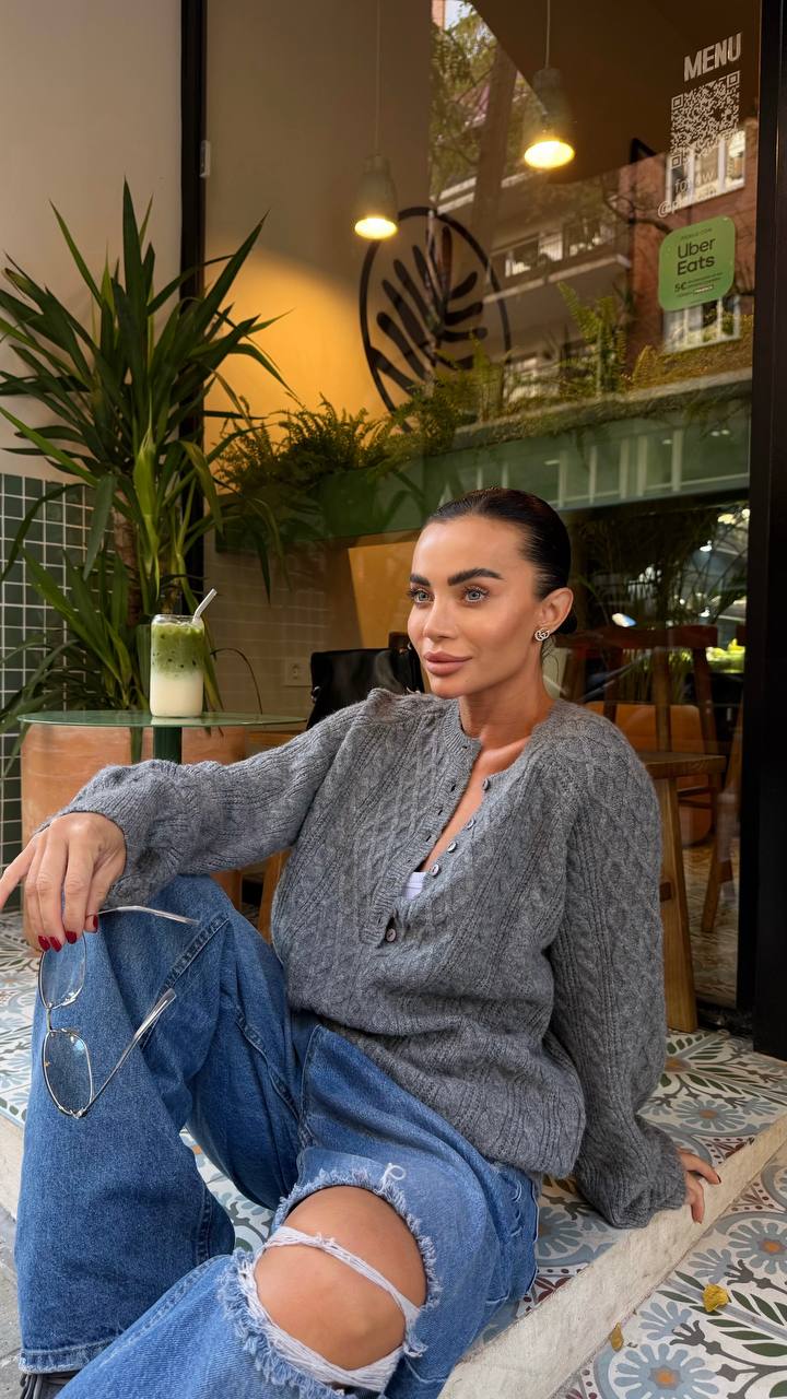 Relaxed Fit Cable-Knit Sweater