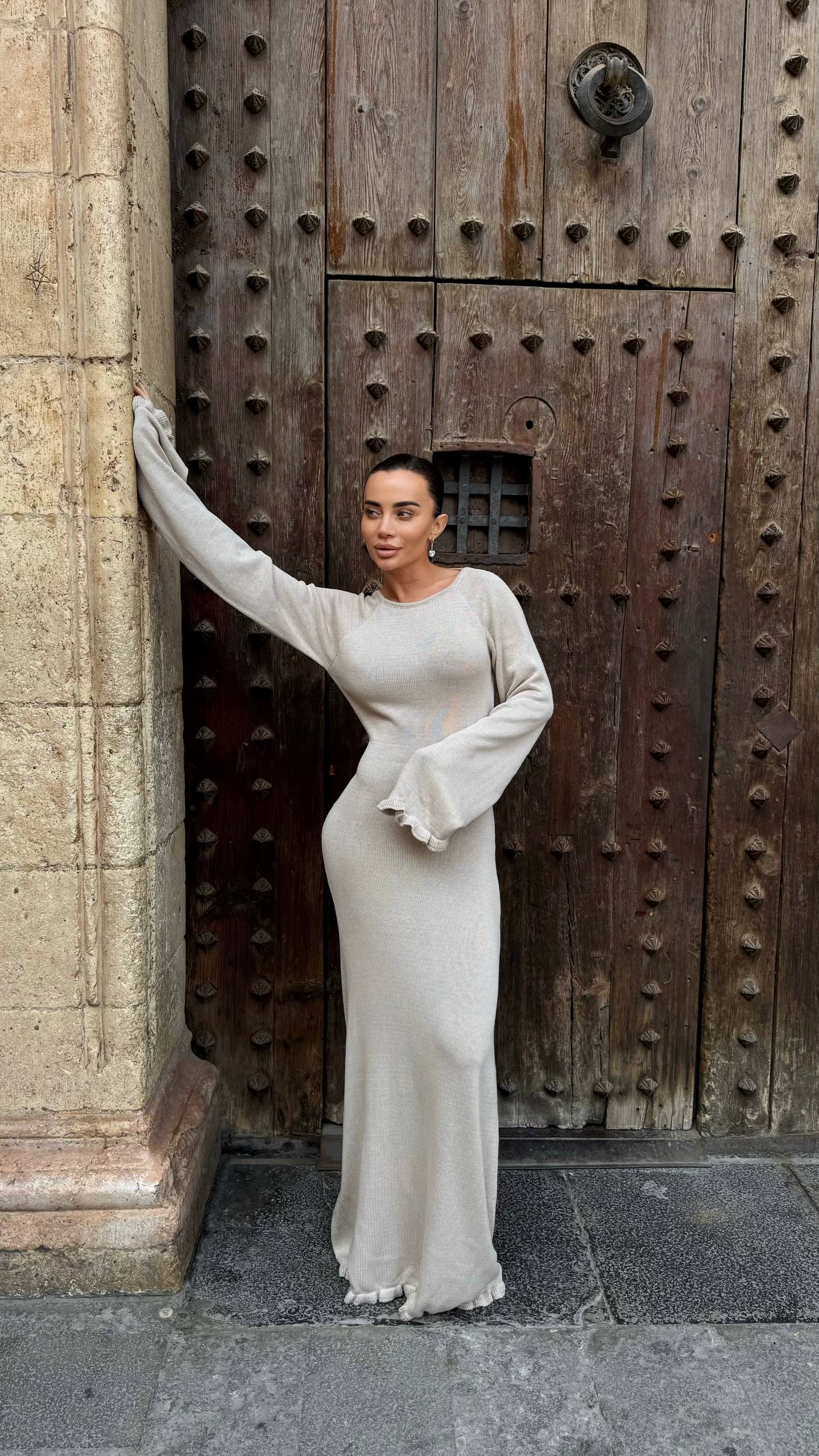 Elegant Knitted Maxi Dress with open Back