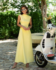 Elegantes schulterfreies Maxikleid mit Schleife