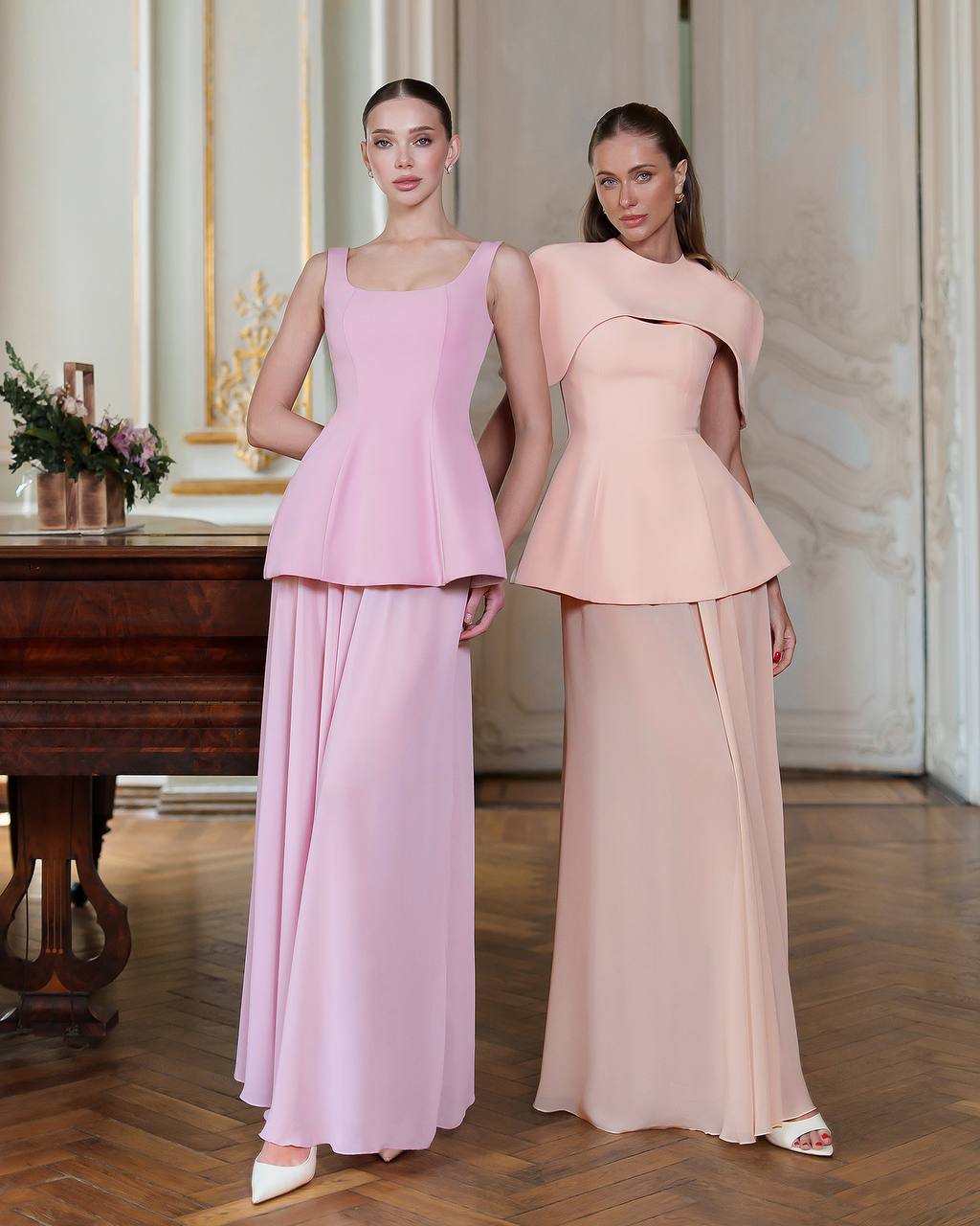 Elegante Dress with Chiffon Skirt and Cape