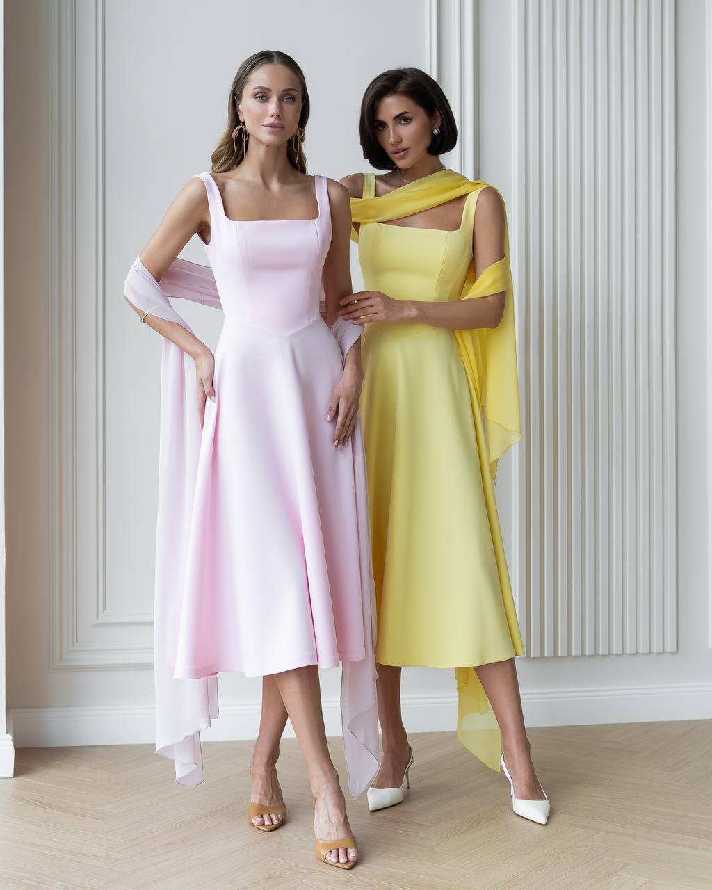 Sleeveless Elegante Midi Dress with Square Neck 