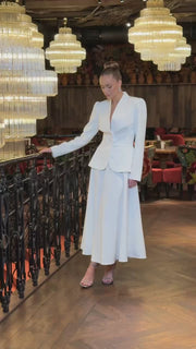 Elegante Suit Set with Fitted Jacket and Midi Skirt