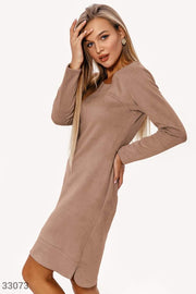 Robe basique en daim beige