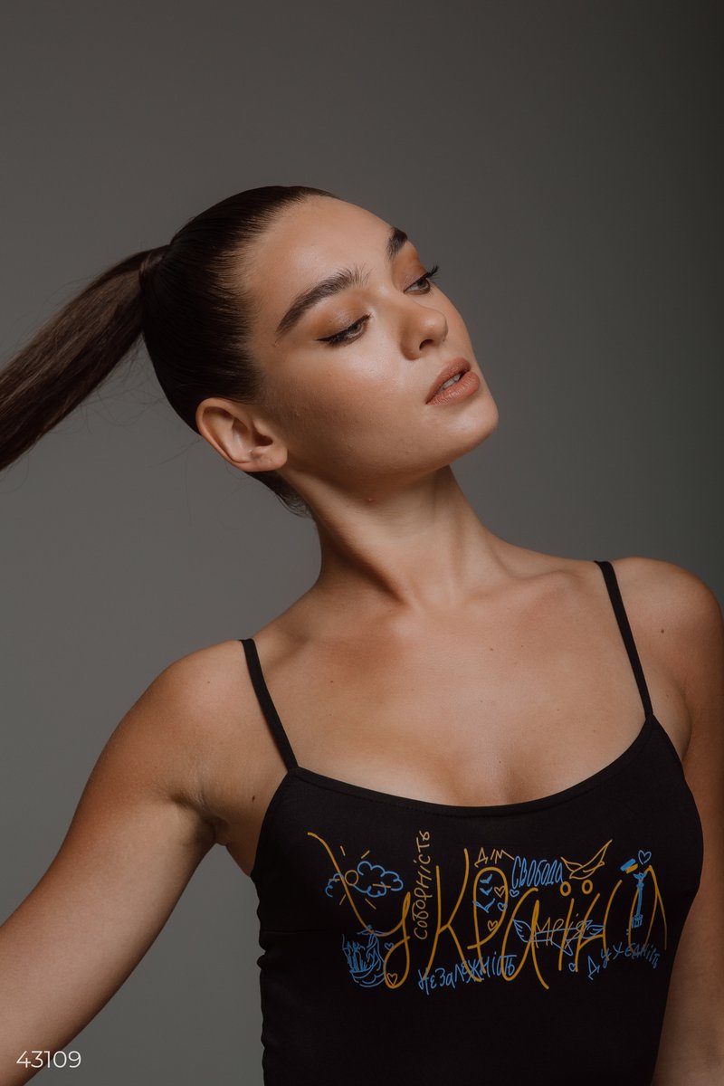 Body mit Aufdruck „Ukraine“.